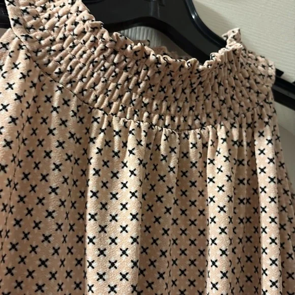 Adrianna Papell EUC Halter Peachy Cream Cross Design Blouse size L - Picture 2 of 6